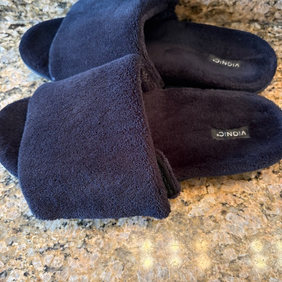 Vionic slippers - Picture 5 of 7